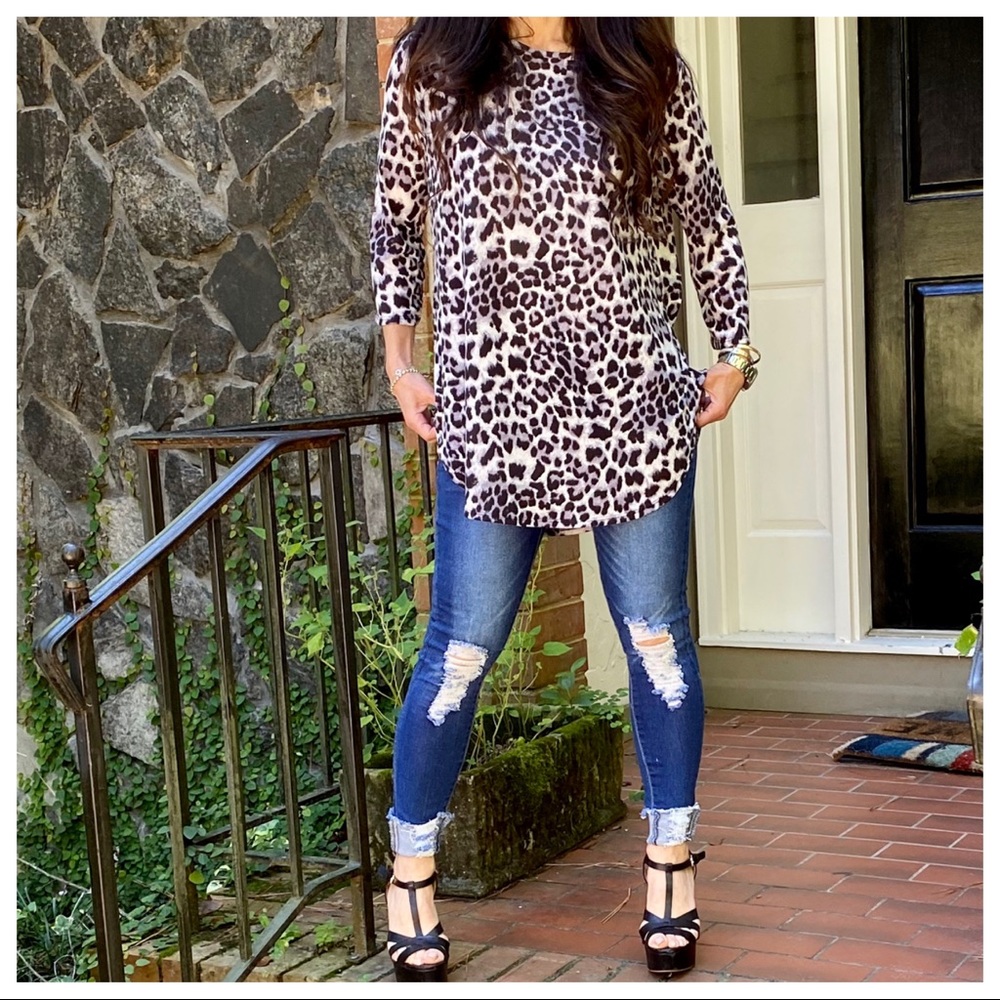 ShopEvelynne Grey Leopard loose fit chic tunic top - Picture 4 of 8